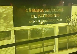 PRÉDIO DA CÂMARA MUNICIPAL SE ILUMINA PELO SETEMBRO AMARELO