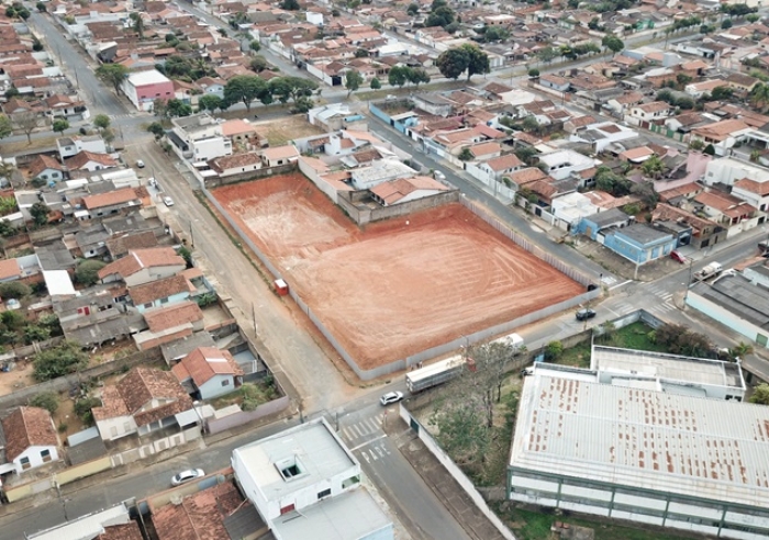 INICIADA A CONSTRUÇÃO DE ESCOLA MUNICIPAL NO BAIRRO SANTA TEREZINHA