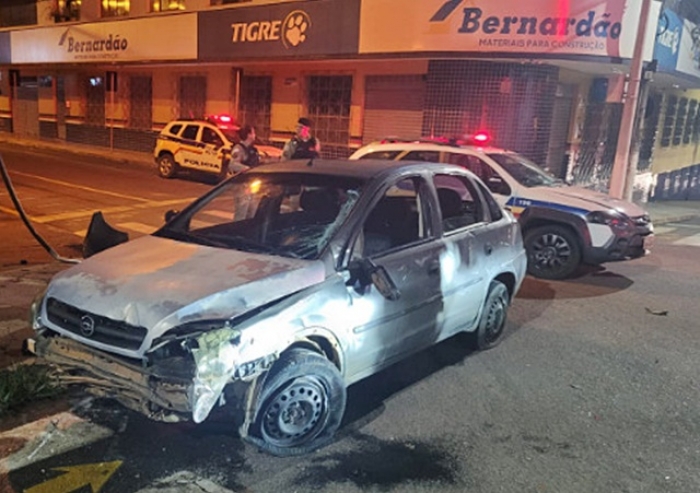 POLÍCIA MILITAR ATENDE ACIDENTE DE TRÂNSITO NA MADRUGADA