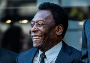 PELÉ TEM PIORA DE SAÚDE E VOLTA A SER INTERNADO NO ALBERT EINSTEIN