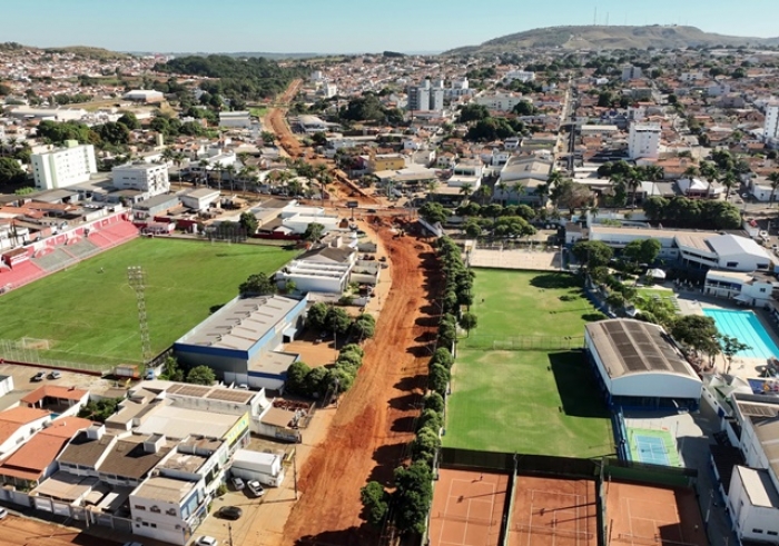 SEGUNDA ETAPA DA RECONSTRUÇÃO DA AVENIDA DO CATIGUÁ SEGUE EM RITMO ACELERADO