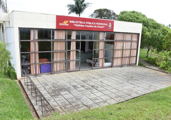 CHUVAS TORRENCIAIS ATINGEM ACERVO DA BIBLIOTECA PÚBLICA