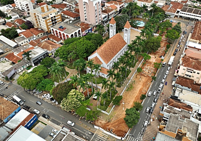 DEIRÓ MOSTRA INÍCIO DA CONSTRUÇÃO DOS QUIOSQUES NA REVITALIZAÇÃO DA PRAÇA SANTA LUZIA