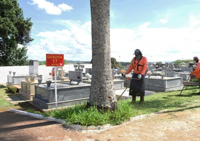 CEMITÉRIO MUNICIPAL PREPARADO PARA O DIA DE FINADOS