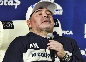 MARADONA VAI PASSAR POR CIRURGIA NO CÉREBRO