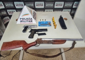 PM PRENDE HOMEM POR PORTE ILEGAL DE ESPINGARDA E PISTOLAS FALSAS