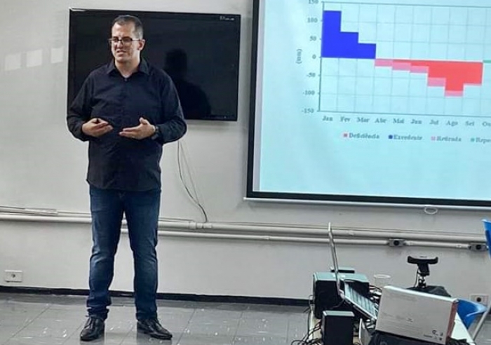 GLEIDSON CAETANO RECEBE O TÍTULO DE DOUTOR EM GEOGRAFIA