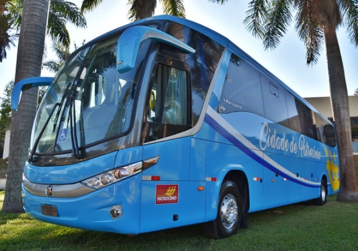 ÔNIBUS DE TRANSPORTE A PACIENTES COM CÂNCER SE ENVOLVE EM ACIDENTE EM SP