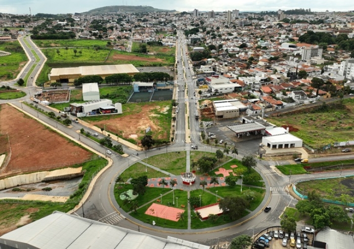 RECONSTRUÇÃO TOTAL DA AVENIDA DO CATIGUÁ É ENTREGUE OFICIALMENTE À POPULAÇÃO