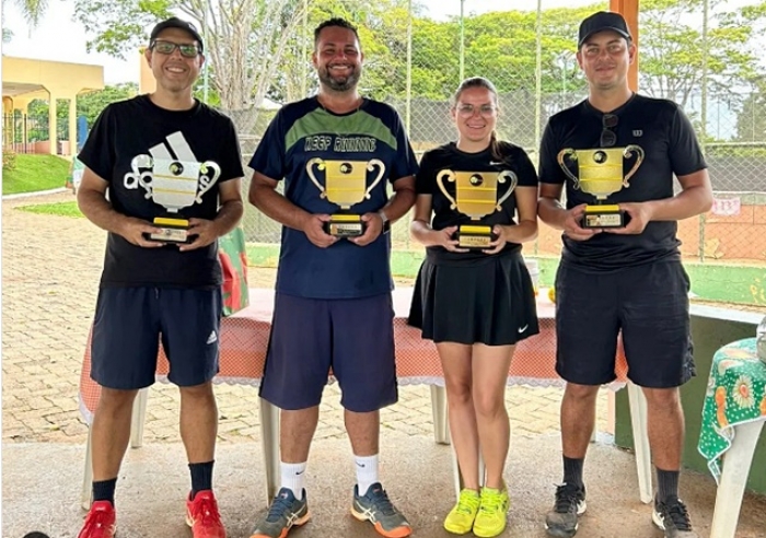 TENISTAS PATROCINENSES SE DESTACAM EM TORNEIO REALIZADO EM PATOS DE MINAS