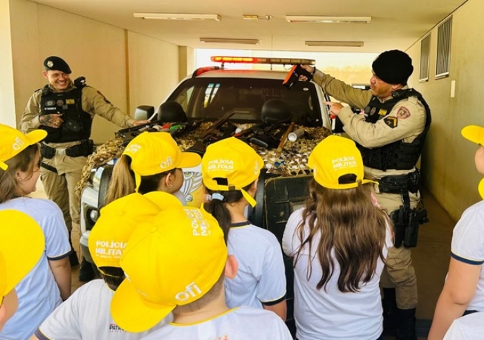 POLÍCIA MILITAR REALIZA O PROJETO GUARDIÕES DO TRÂNSITO NA ESCOLA