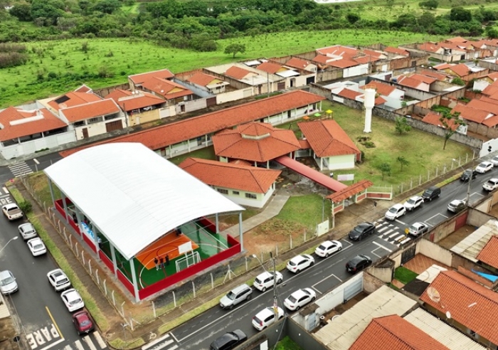 QUADRA ESPORTIVA DA ESCOLA CONCEIÇÃO ELOI DOS SANTOS É INAUGURADA