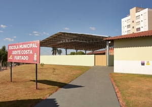 ESCOLA MUNICIPAL JUDITE COSTA FURTADO GANHA QUADRA COBERTA