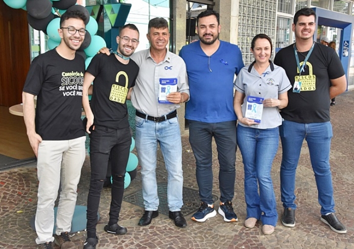 CÂMARA MUNICIPAL REALIZA BLITZ EDUCATIVA E DE CONSCIENTIZAÇÃO AO “NOVEMBRO AZUL”