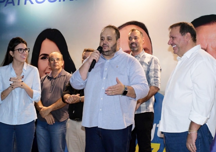 DEIRÓ APRESENTA WELLINGTON MAMAZÃO COMO PRÉ-CANDIDATO A PREFEITO EM EVENTO SUPERLOTADO