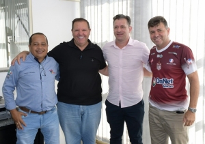 PREFEITO DEIRÓ RECEBE VISITA DE CORTESIA DO TREINADOR DO CAP