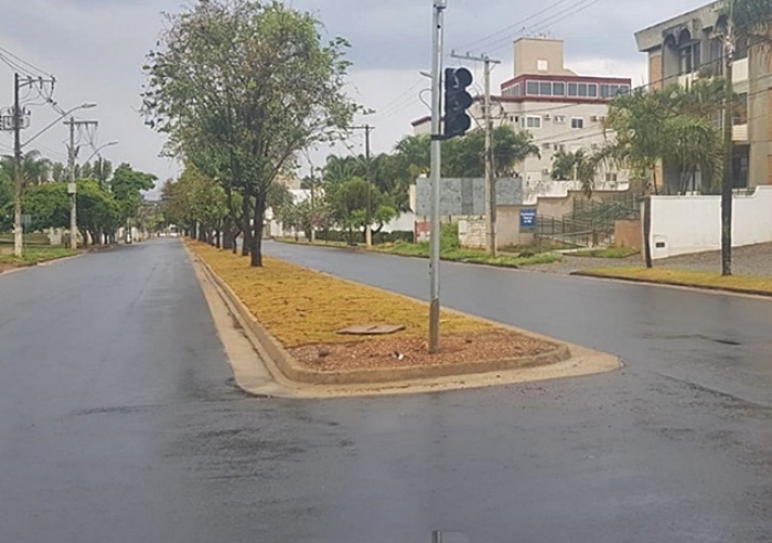 AVENIDA JOÃO ALVES DO NASCIMENTO SUPORTA MAIS UMA TEMPESTADE