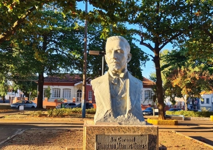 REVITALIZAÇÃO DO BUSTO DO CEL HONORATO BORGES: DESCENDENTES AGRADECEM!