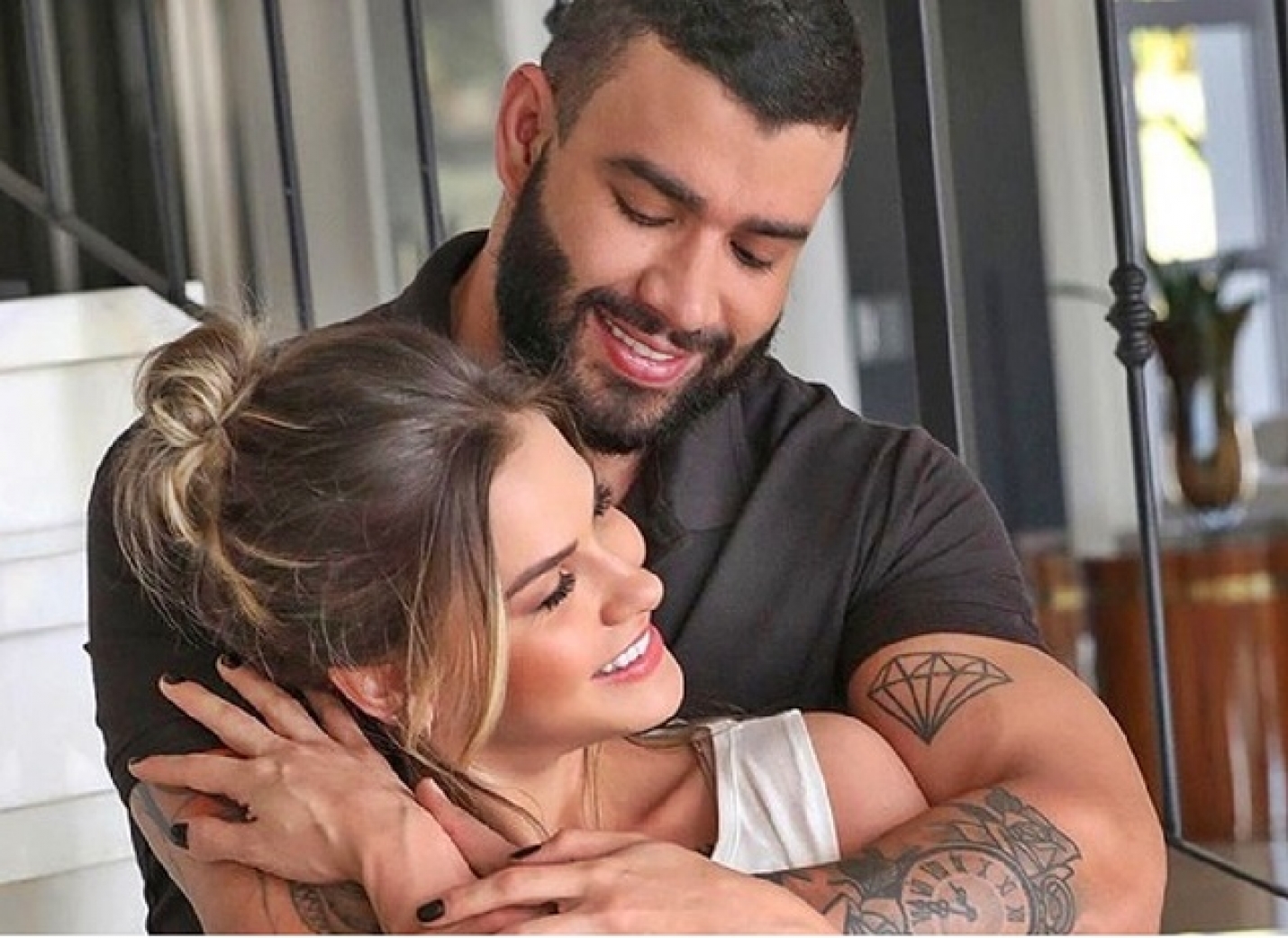 GUSTTAVO TENTA REATAR COM ANDRESSA, DIZ SITE