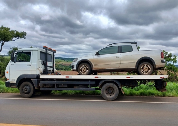 CONDUTOR É PRESO EM RODOVIA POR ADULTERAR PLACA DE SAVEIRO