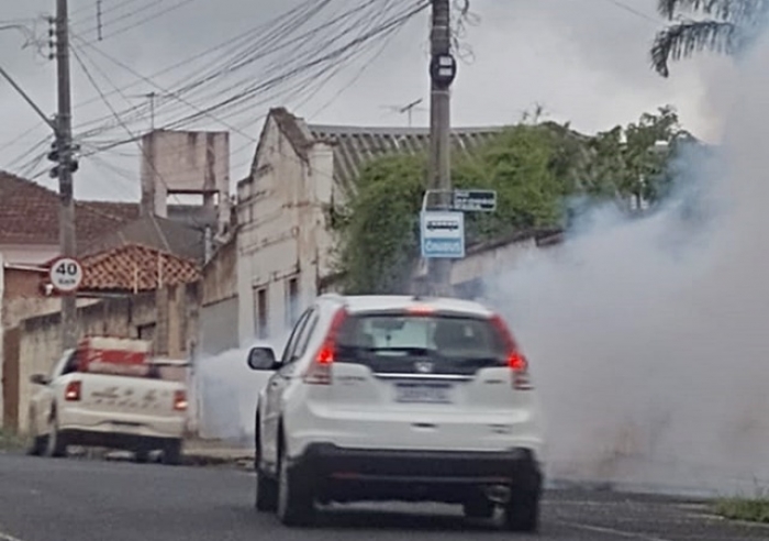 COM FUMACÊ E VISITAS, SAÚDE INTENSIFICA COMBATE À DENGUE NA CIDADE