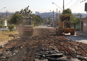 SECRETARIA DE OBRAS INICIA RECUPERAÇÃO DA AVENIDA ODIR ALEIXO