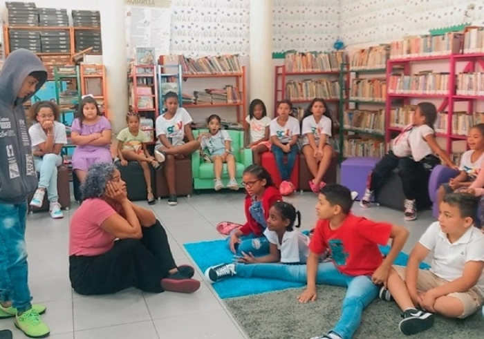 CRIANÇAS DO CRAS GERALDO TUNIQUINHO PARTICIPAM DE ATIVIDADES NA BIBLIOTECA PÚBLICA