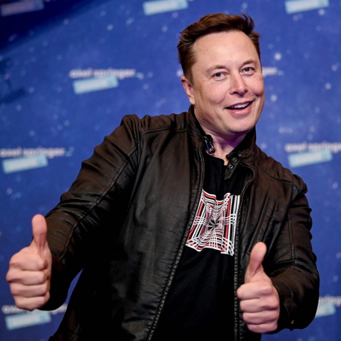 ELON MUSK FECHA O ANO DE 2023 COMO O HOMEM MAIS RICO DO MUNDO