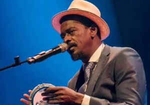 CANTOR E ATOR SEU JORGE ENFRENTA DIFICULDADES PARA BATIZAR FILHO