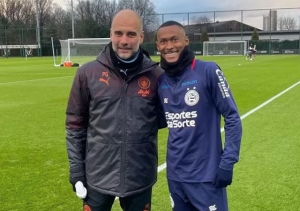 ADEMIR EM MANCHESTER, INGLATERRA, ONDE O BAHIA FAZ PRÉ-TEMPORADA