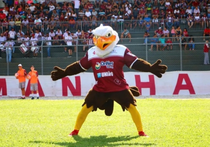 ANTONIEL SANTOS SE DESPEDE DO MASCOTE ÁGUIA LOUCA