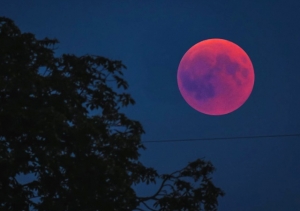 LUA DE SANGUE ‘ESPECIAL’ SERÁ VISÍVEL HOJE EM TODO O BRASIL