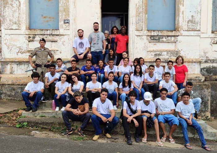 POLÍCIA MILITAR APRESENTA TÚNEL DAS DROGAS A ALUNOS DO DOM LUSTOSA