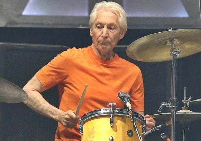 CHARLIE WATTS, BATERISTA DOS STONES, MORRE AOS 80 ANOS