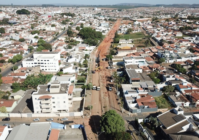 DEIRÓ COMEMORA RITMO ACELERADO DAS OBRAS DE RECONSTRUÇÃO E REVITALIZAÇÃO DA AVENIDA DO CATIGUÁ