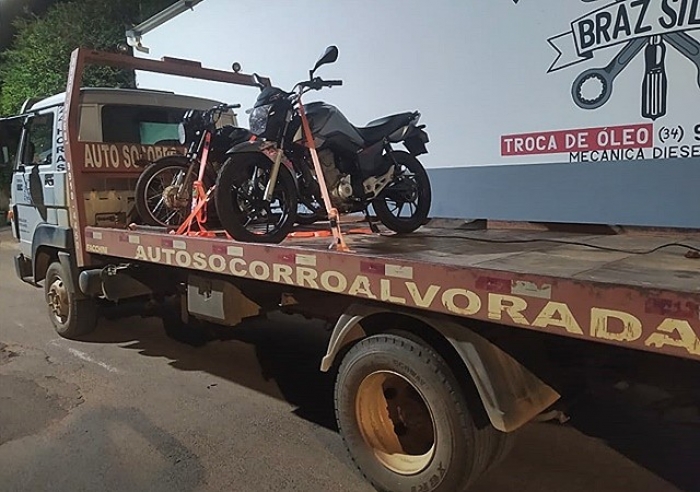 GUIMARÂNIA: PM PRENDE MOTOCICLISTAS SEM CNH, COM MOTOS ADULTERADAS E DROGAS