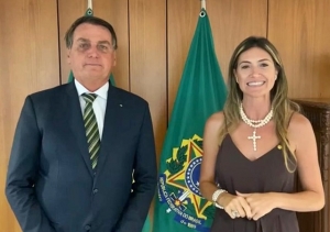 BOLSONARO CONFIRMA PEDIDO DA DEPUTADA FEDERAL GREYCE ELIAS PARA INSTALAÇÃO DE AGÊNCIA DA CAIXA FOCADA NO AGRO EM PATROCÍNIO, ARAXÁ E UBERLÂNDIA