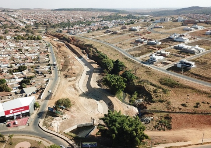 DEIRÓ COMEMORA RETORNO DAS OBRAS DA AVENIDA SANITÁRIA