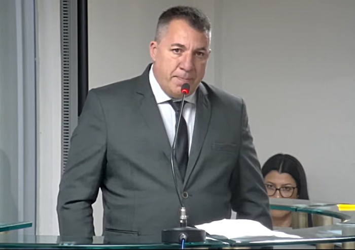 NELINHO ASSUME UMA CADEIRA NA CÂMARA MUNICIPAL COM UM DISCURSO EMOCIONANTE