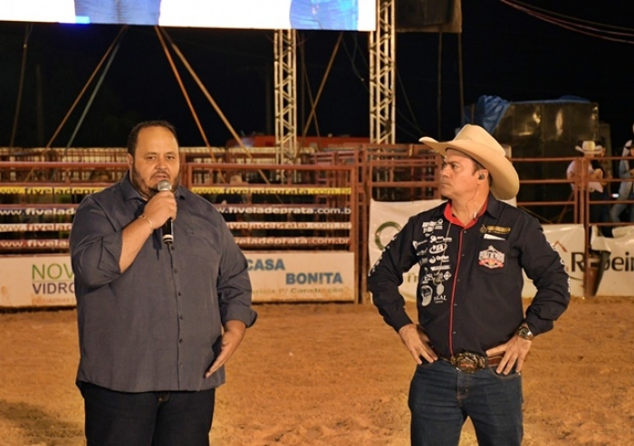 SECRETÁRIO WELLINGTON MAMAZÃO REPRESENTA DEIRÓ NA FINAL DO RODEIO