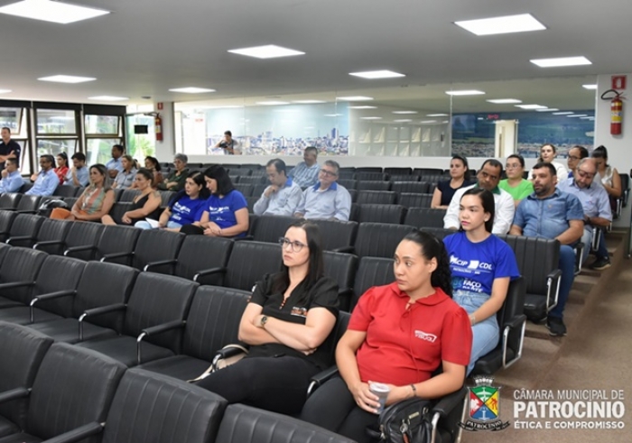 ACIP, CDL E SINDCOMÉRCIO REIVINDICAM AOS VEREADORES À VOLTA DO ESTACIONAMENTO ROTATIVO